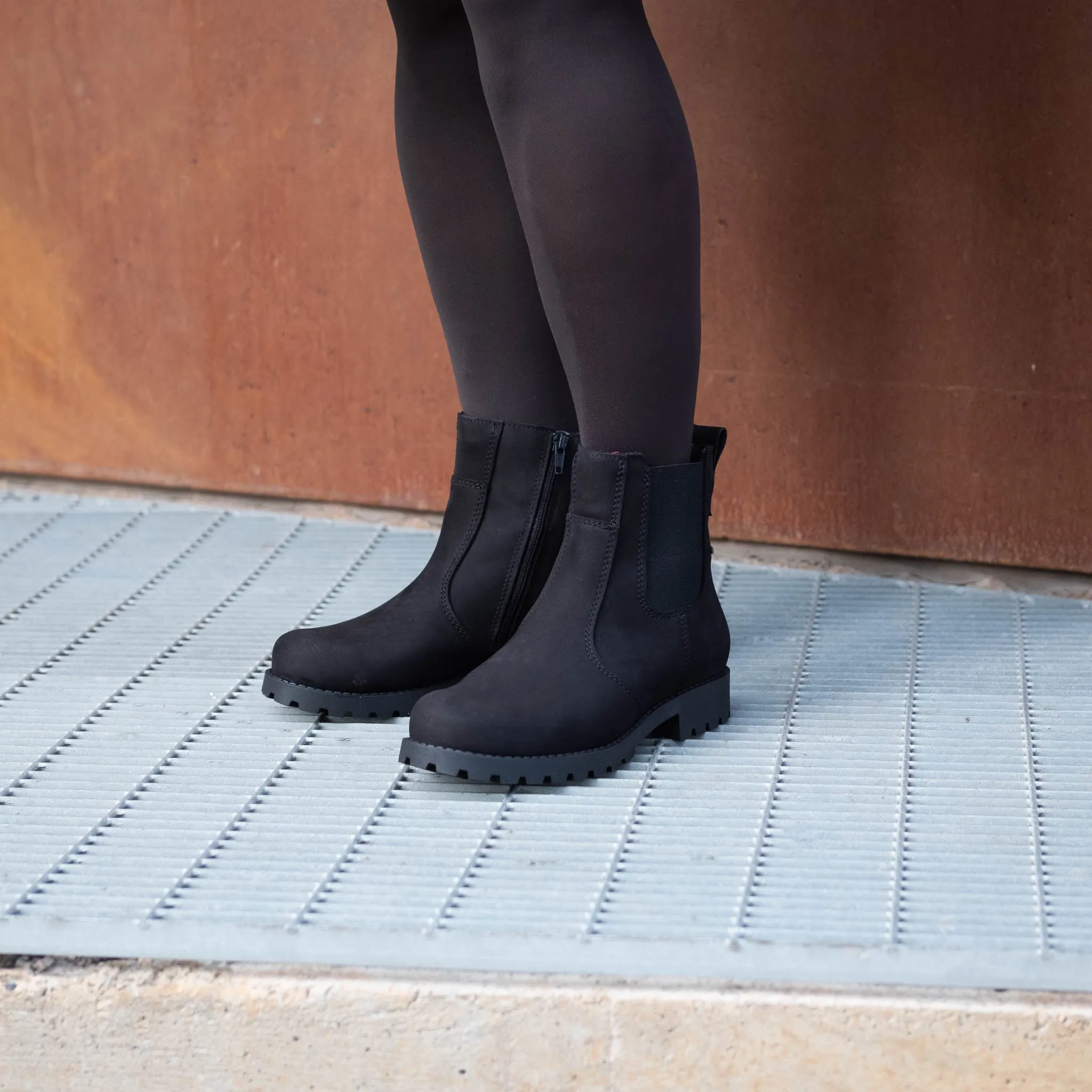 AAVA Women's GORE-TEX® Chelsea boots